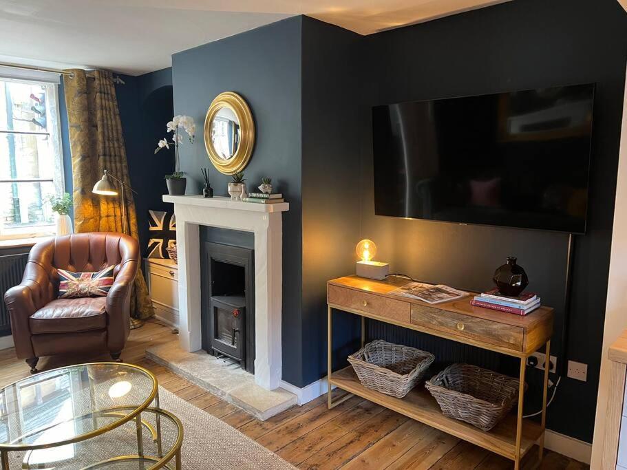 House A Luxury Cotswold Grade Ll Listed Holiday home *